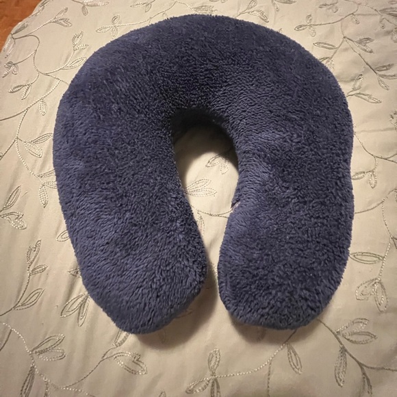 Plush Black and blue Neck Pillow Set - Picture 4 of 5